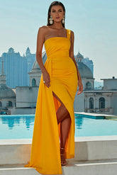 Gelbes One-Shoulder-Ballkleid mit Schlitz